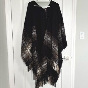 Cozy Fringe Poncho / Shawl Wrap – Black & Neutral Plaid - NWOT
